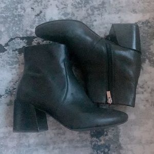New Via Spiga Booties